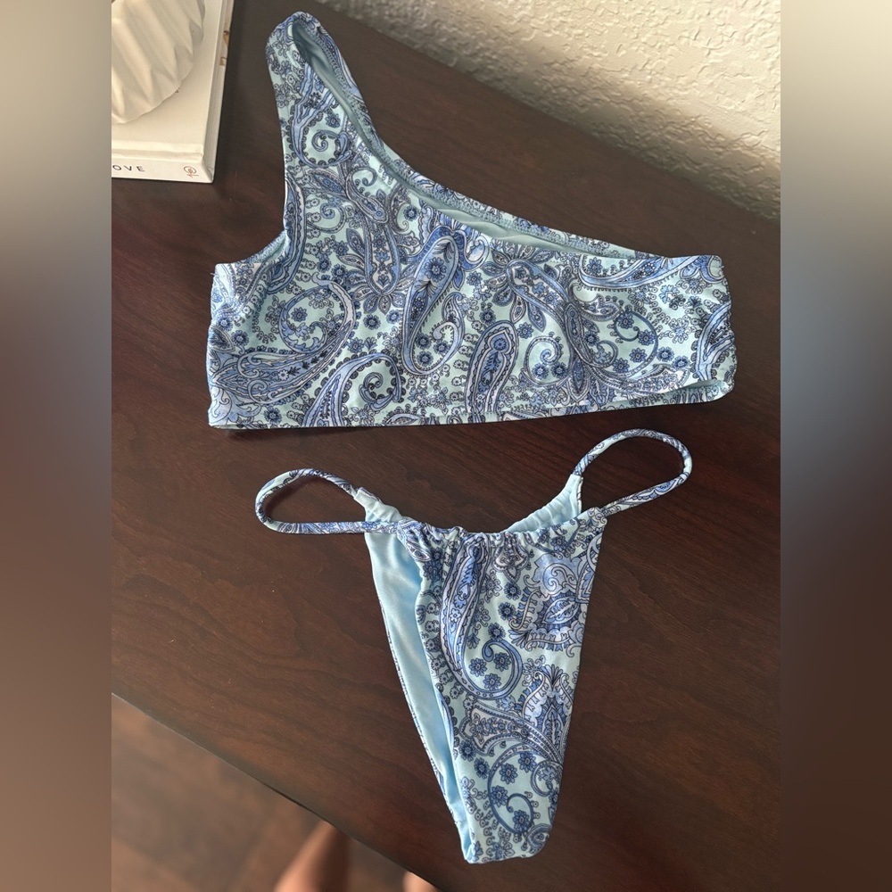 Frankie’s bikinis NWOT Barb Paisley Bikini Set